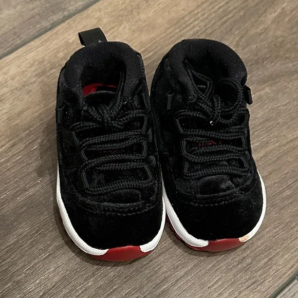 Nike Jordan 11 Retro Kids Black and Red Sneakers - Picture 2 of 6